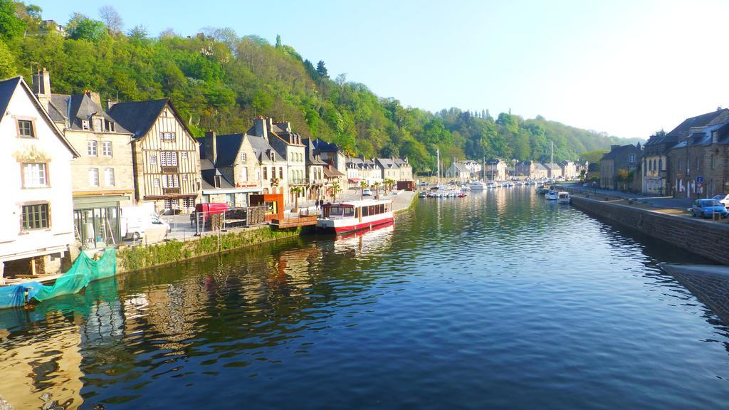 Appartement Des Remparts Dinan Bagian luar foto